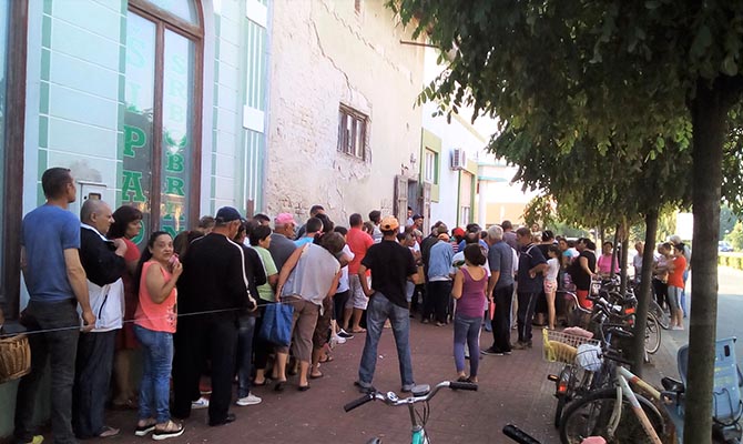300 csomag a rászorulóknak